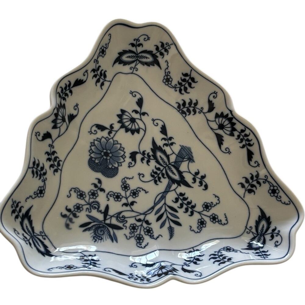 Blue Danube Blue White Onion Triangular Vegetable Bowl Vintage Floral 9"